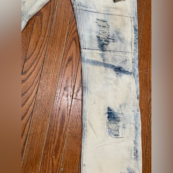 Men's Distressed Blue and White Jeans - Picture 12 of 16